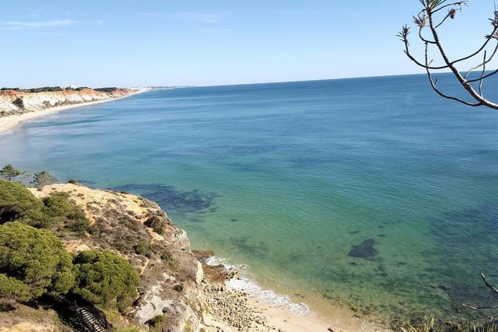 Magnifique Duplex Avec Piscine En Bord De Mer Appartement Olhos de Agua  Buitenkant foto